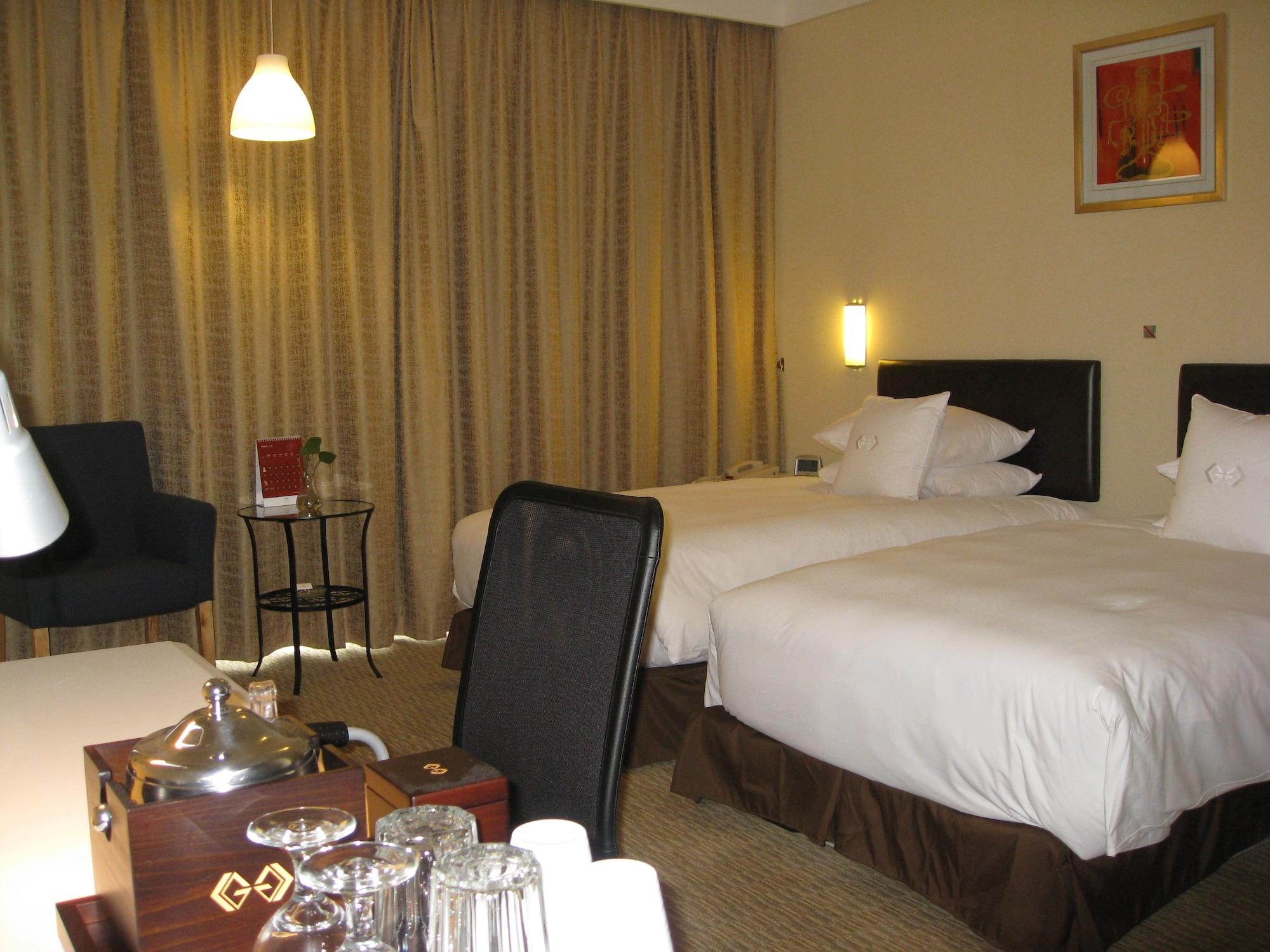 Gloria Plaza Hotel Kangqiao Shanghai Exterior photo
