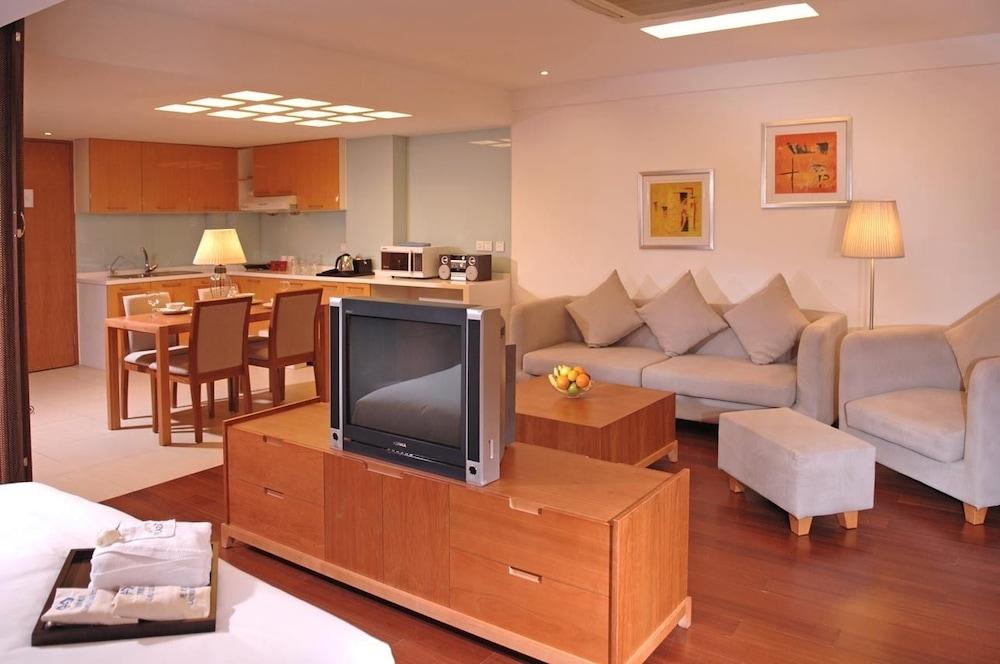 Gloria Plaza Hotel Kangqiao Shanghai Exterior photo