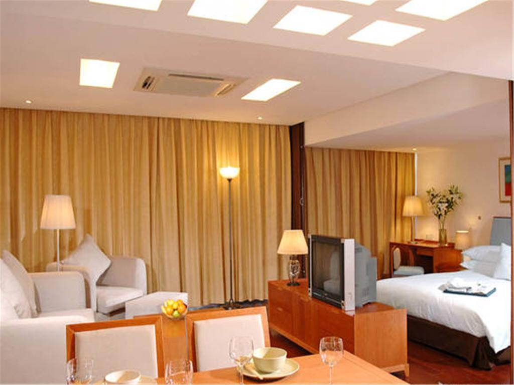 Gloria Plaza Hotel Kangqiao Shanghai Exterior photo