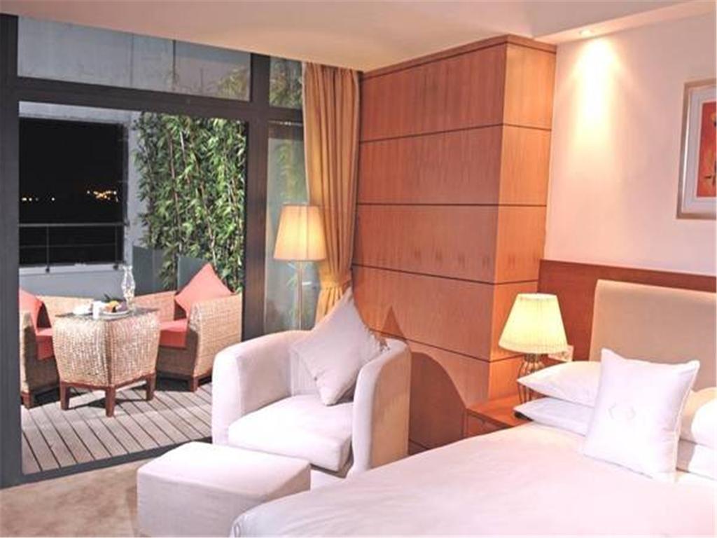 Gloria Plaza Hotel Kangqiao Shanghai Exterior photo