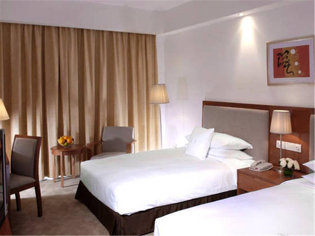 Gloria Plaza Hotel Kangqiao Shanghai Exterior photo