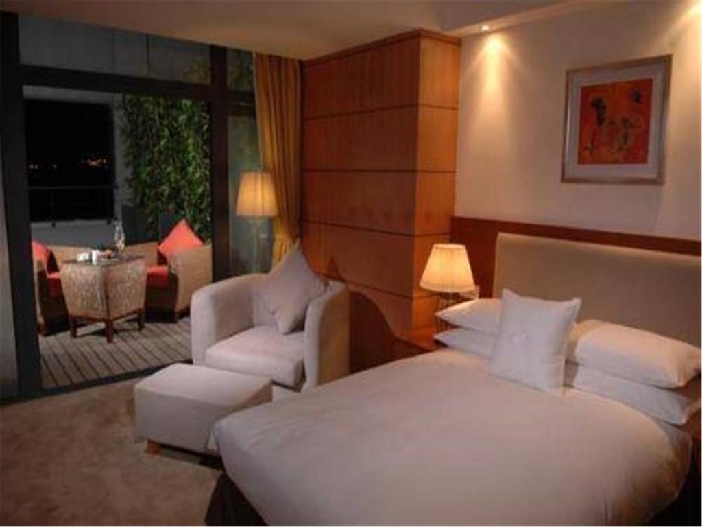Gloria Plaza Hotel Kangqiao Shanghai Exterior photo