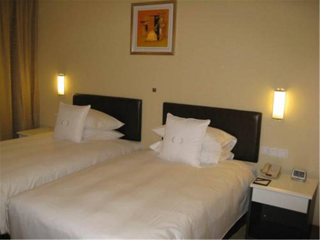 Gloria Plaza Hotel Kangqiao Shanghai Exterior photo