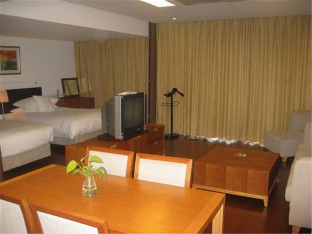 Gloria Plaza Hotel Kangqiao Shanghai Exterior photo