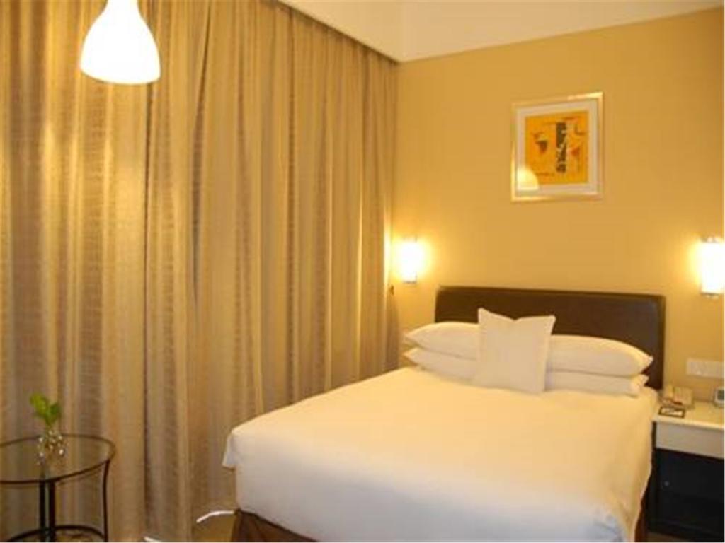 Gloria Plaza Hotel Kangqiao Shanghai Exterior photo
