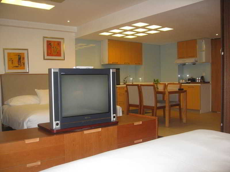 Gloria Plaza Hotel Kangqiao Shanghai Exterior photo