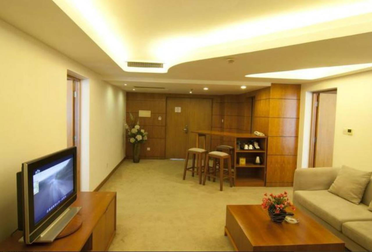 Gloria Plaza Hotel Kangqiao Shanghai Exterior photo