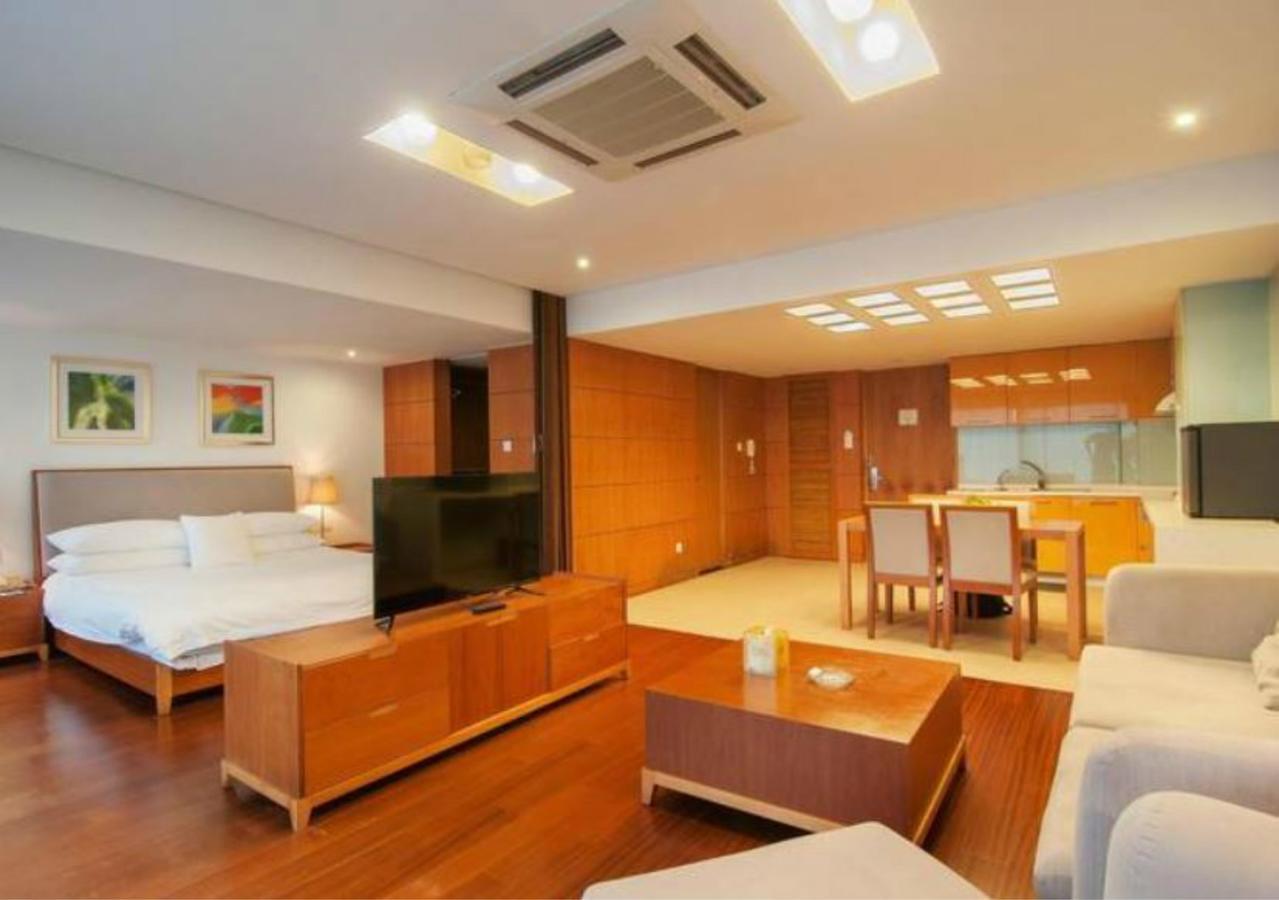 Gloria Plaza Hotel Kangqiao Shanghai Exterior photo