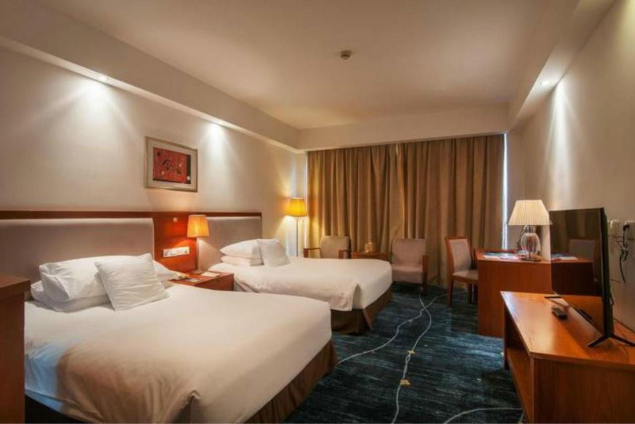 Gloria Plaza Hotel Kangqiao Shanghai Exterior photo