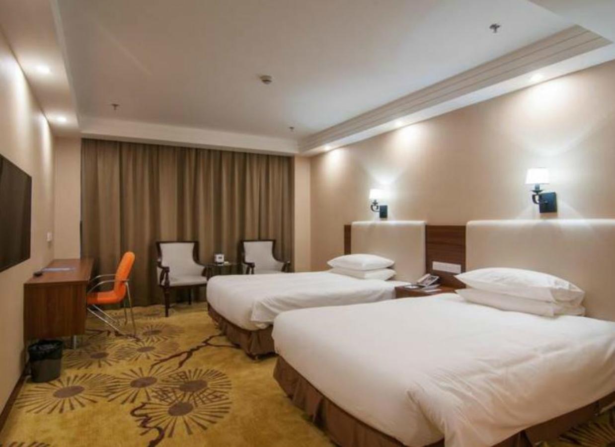 Gloria Plaza Hotel Kangqiao Shanghai Exterior photo