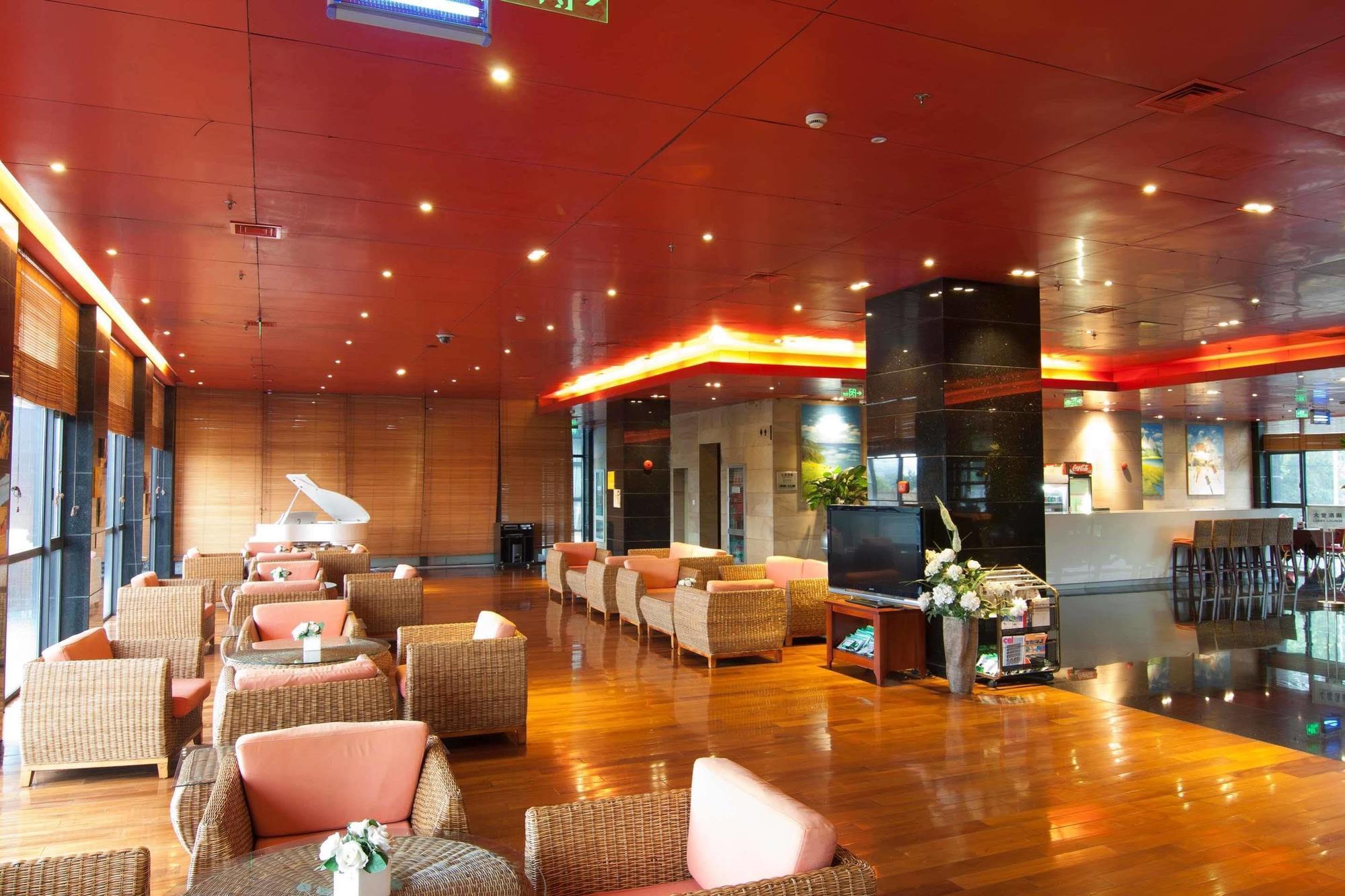 Gloria Plaza Hotel Kangqiao Shanghai Exterior photo