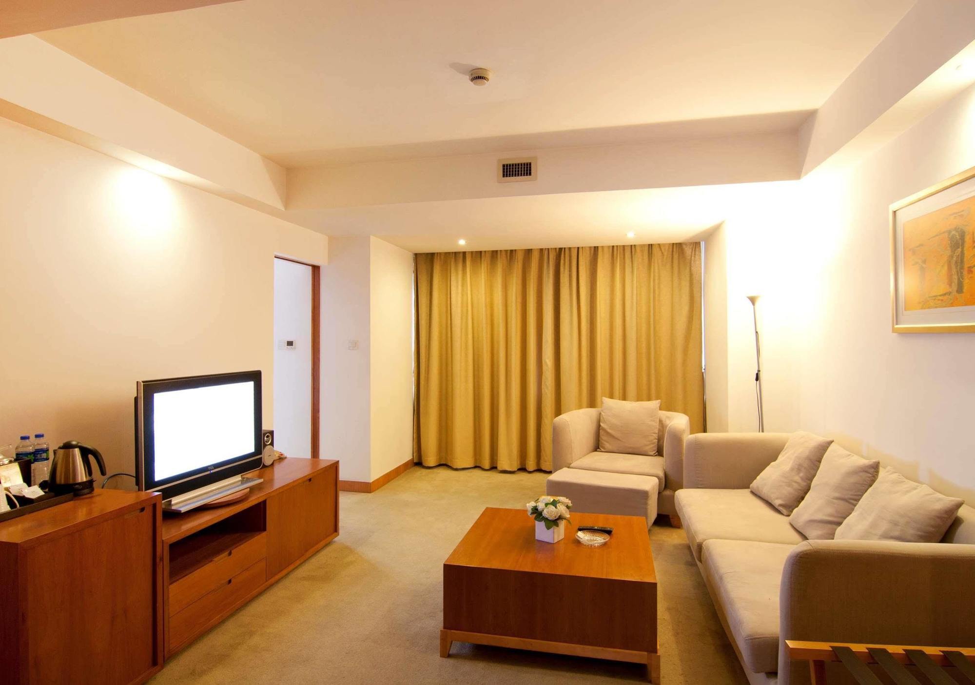 Gloria Plaza Hotel Kangqiao Shanghai Exterior photo