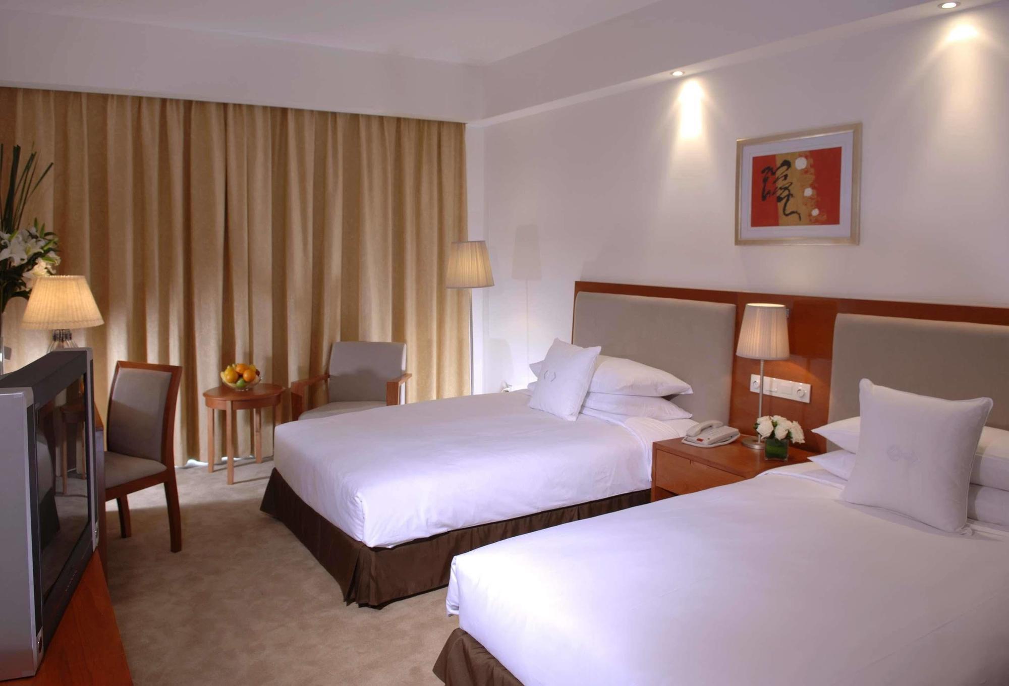 Gloria Plaza Hotel Kangqiao Shanghai Room photo