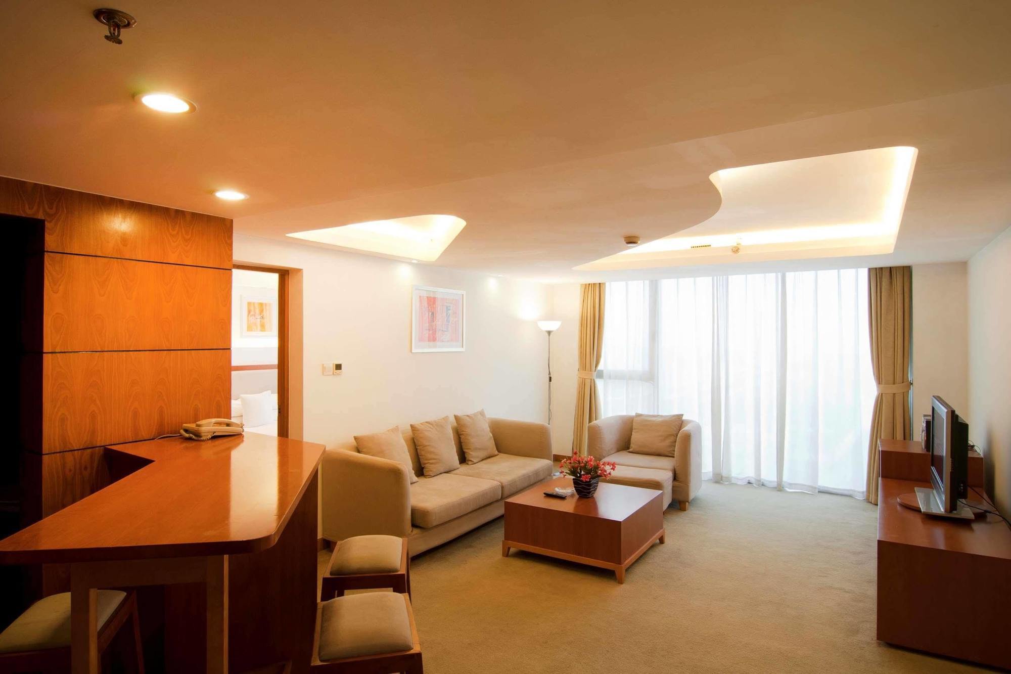 Gloria Plaza Hotel Kangqiao Shanghai Exterior photo