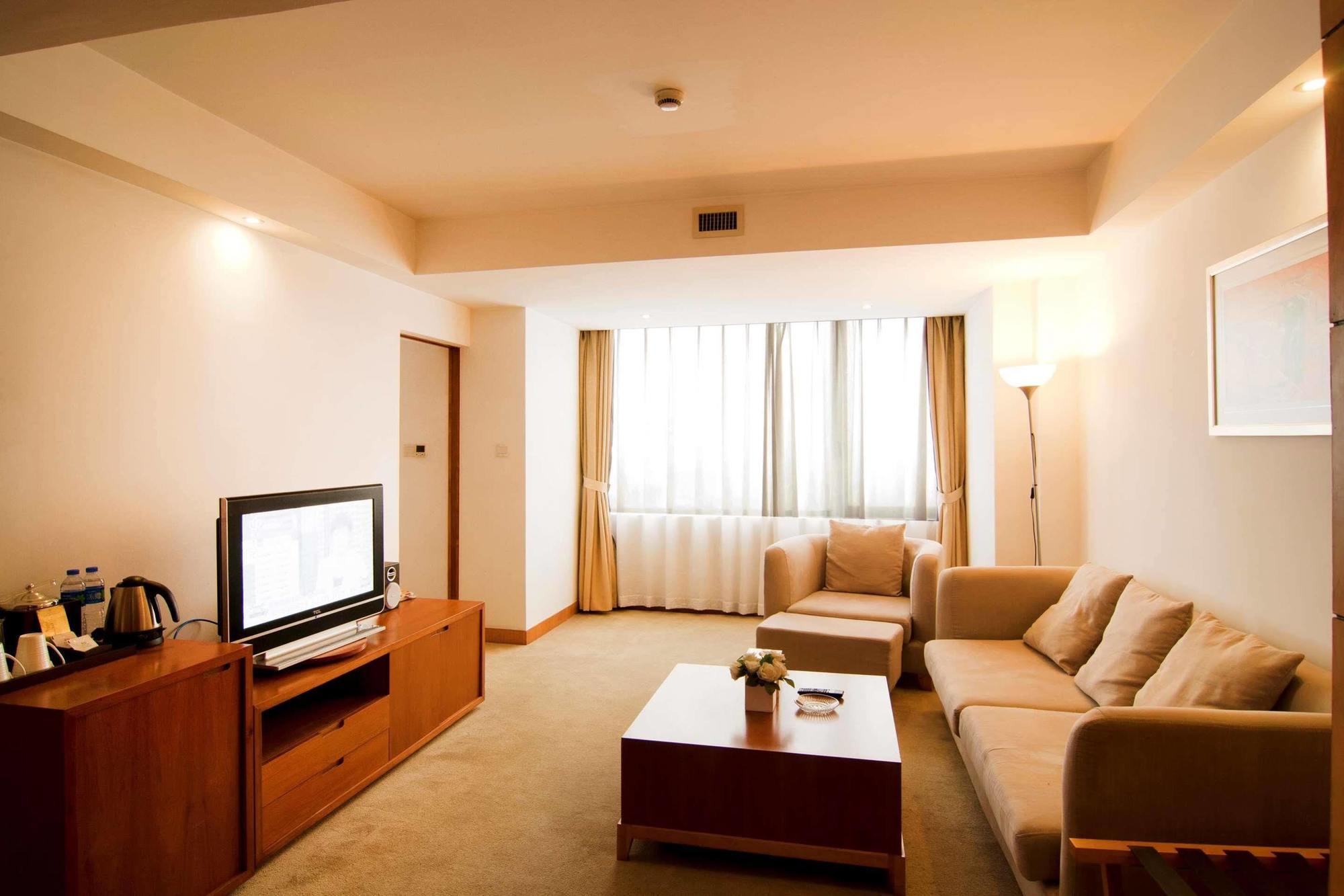 Gloria Plaza Hotel Kangqiao Shanghai Exterior photo