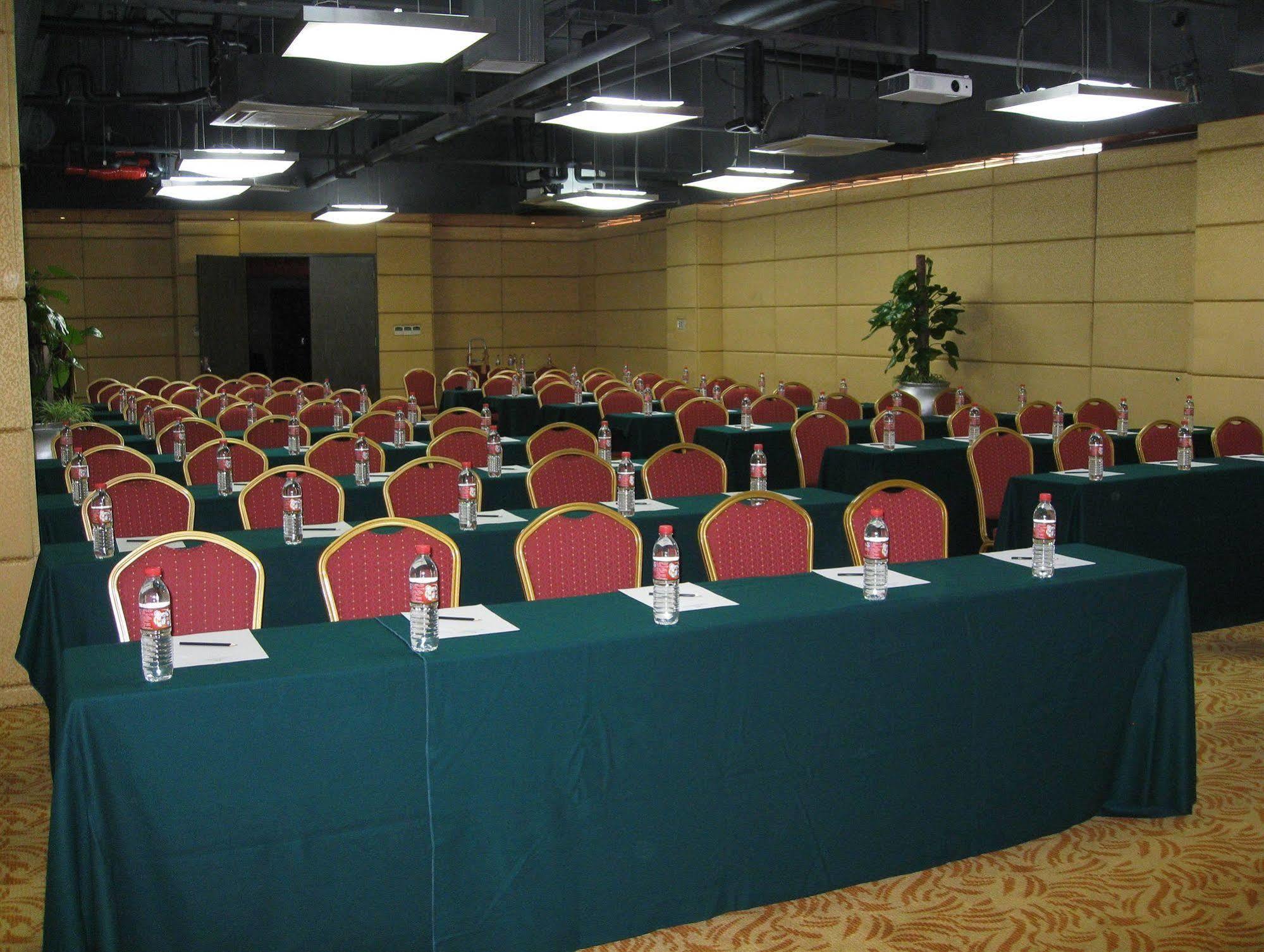 Gloria Plaza Hotel Kangqiao Shanghai Exterior photo