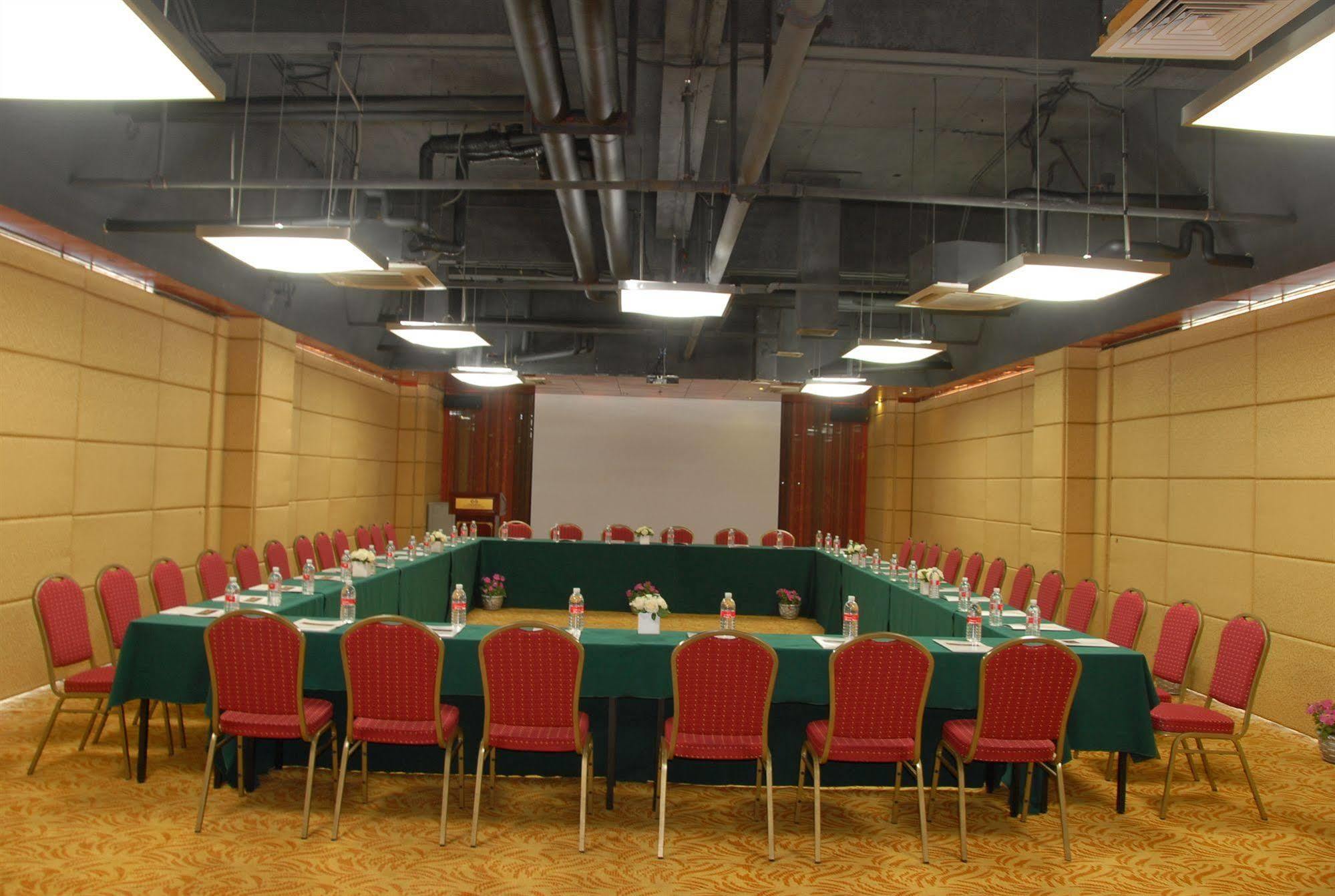 Gloria Plaza Hotel Kangqiao Shanghai Exterior photo