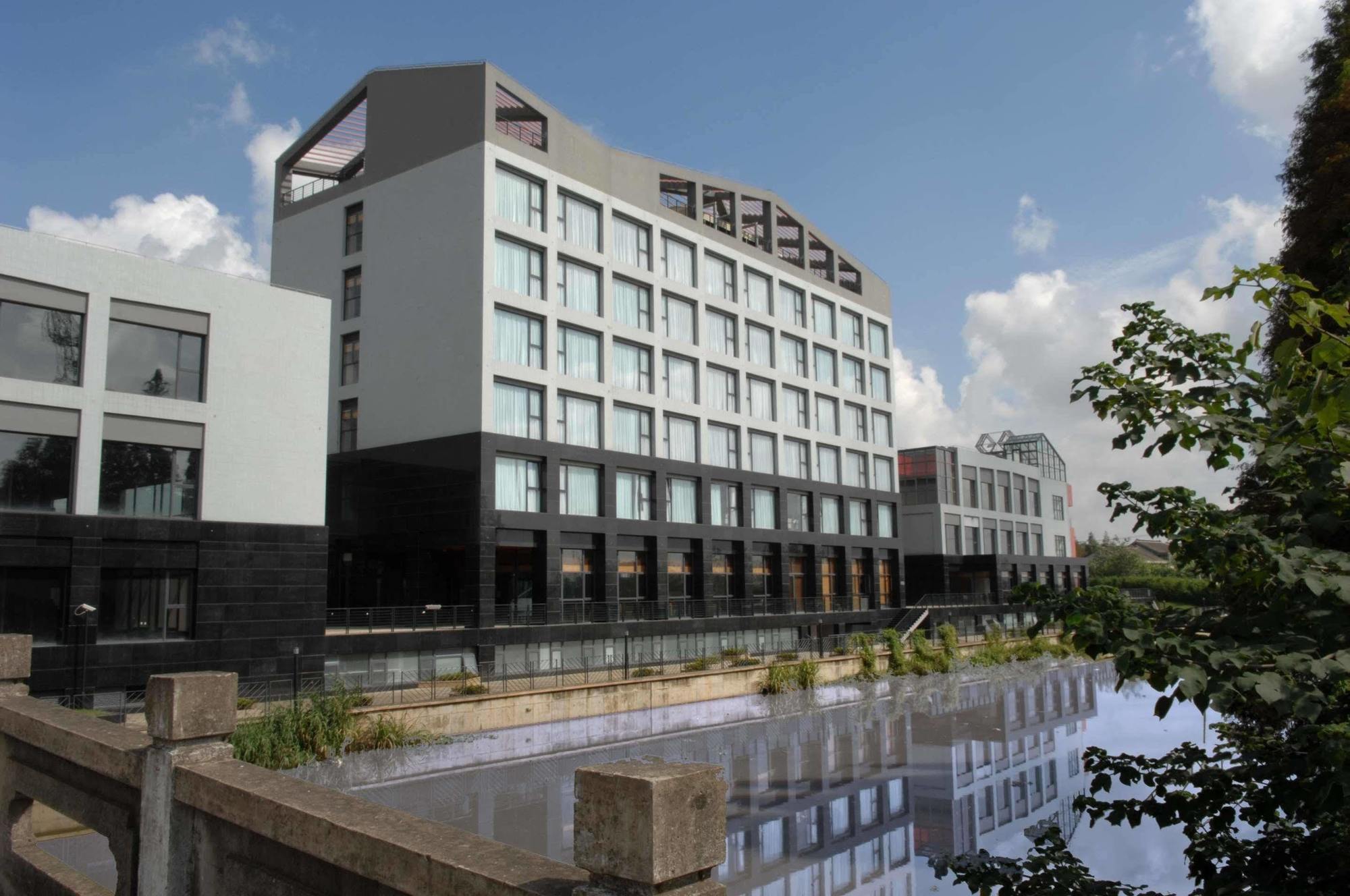 Gloria Plaza Hotel Kangqiao Shanghai Exterior photo